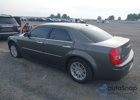 2010 Chrysler 300 Touring/Signature Series/Executive Series from USA, damaged, VIN 2C3CA5CV7AH185549